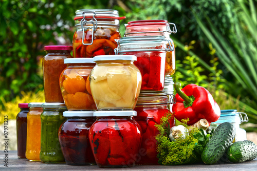 Bilde på lerret Jars of pickled vegetables and fruits in the garden