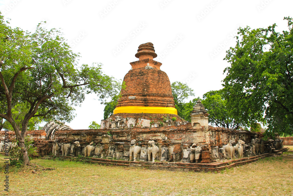 Old Temple Architecture at Wat Maheyong, Ayutthaya, Thailand.