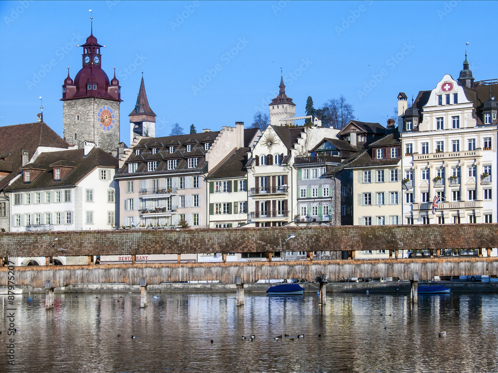Kapellbrücke und Altstadtfassaden Luzern