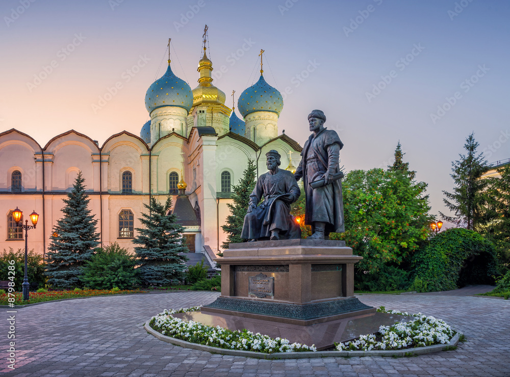 Благовещенский собор и памятник зодчим Казанского Кремля