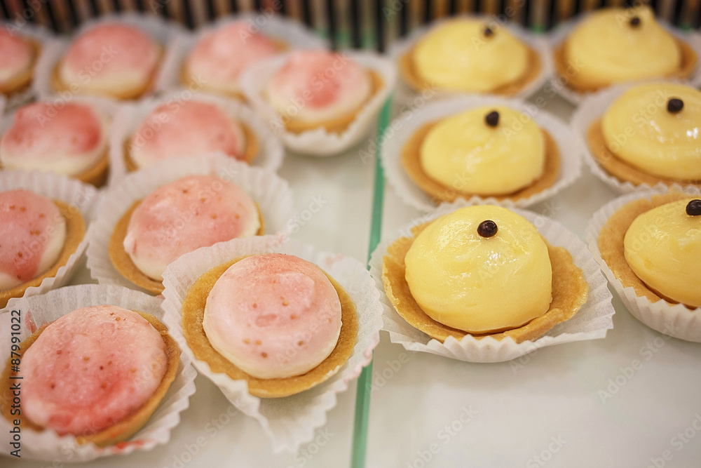 Sweet mini cakes/Sweet mini cakes filled fruit cream. Sweet food. Very shallow depth of field for soft background. Sweet mini cakes/Sweet mini cakes filled fruit cream. Sweet food. Very shallow depth of field for soft background.