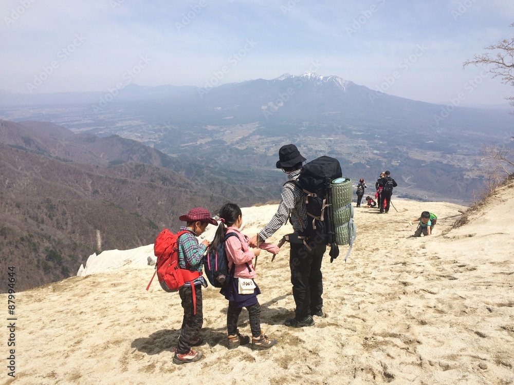 Fototapeta premium 日向山 子ども達 登山