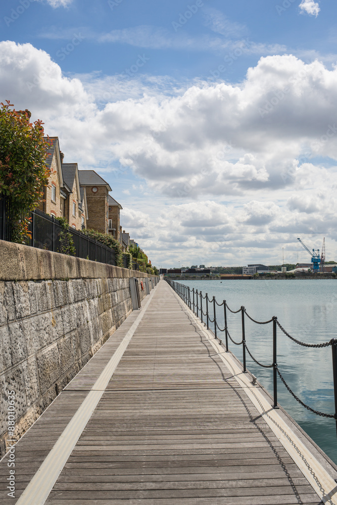 Obraz premium Footpath walkway in front of terrace houses in Kent
