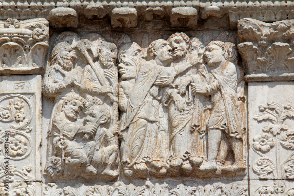 cattura di Gesù nell'orto degli ulivi; altorilievo; Basilica di S. Zeno, Verona