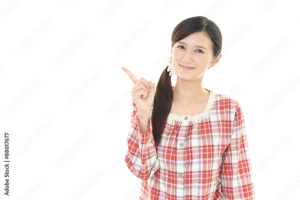 パジャマ姿の女性 パジャマ姿の女性