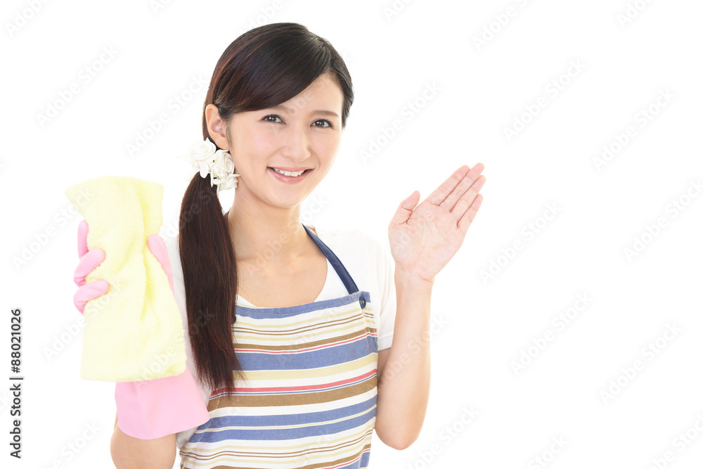 お掃除をする女性 お掃除をする女性