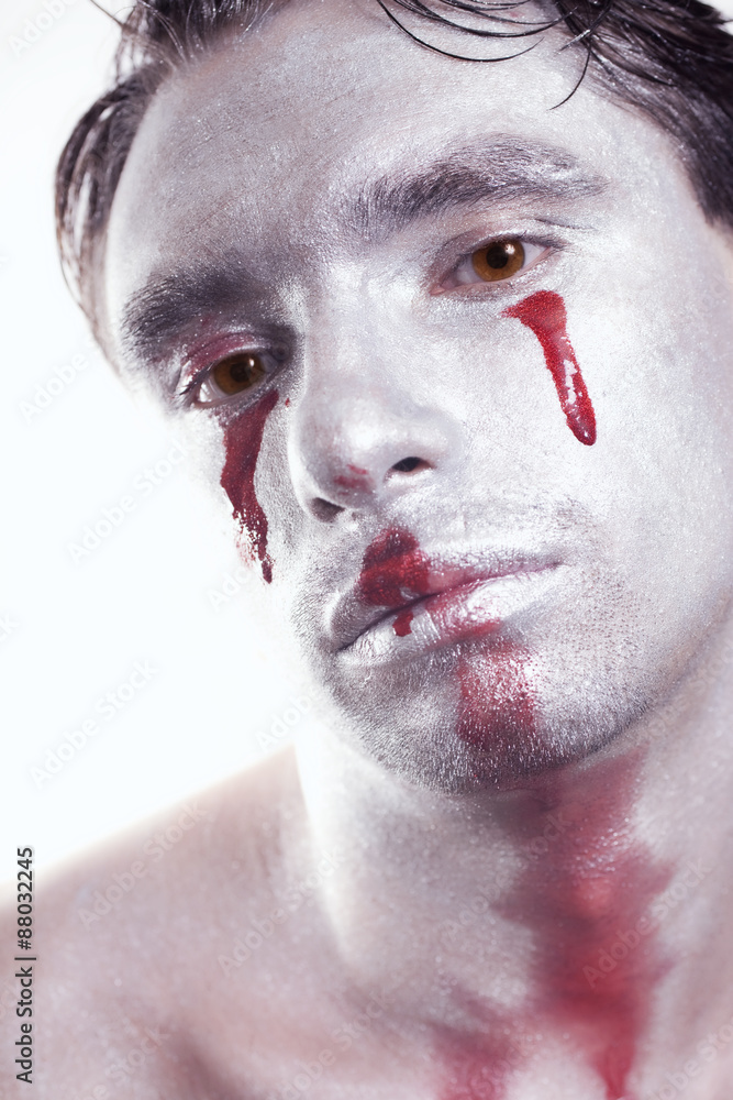 Obraz premium young man with silver makeup and blood