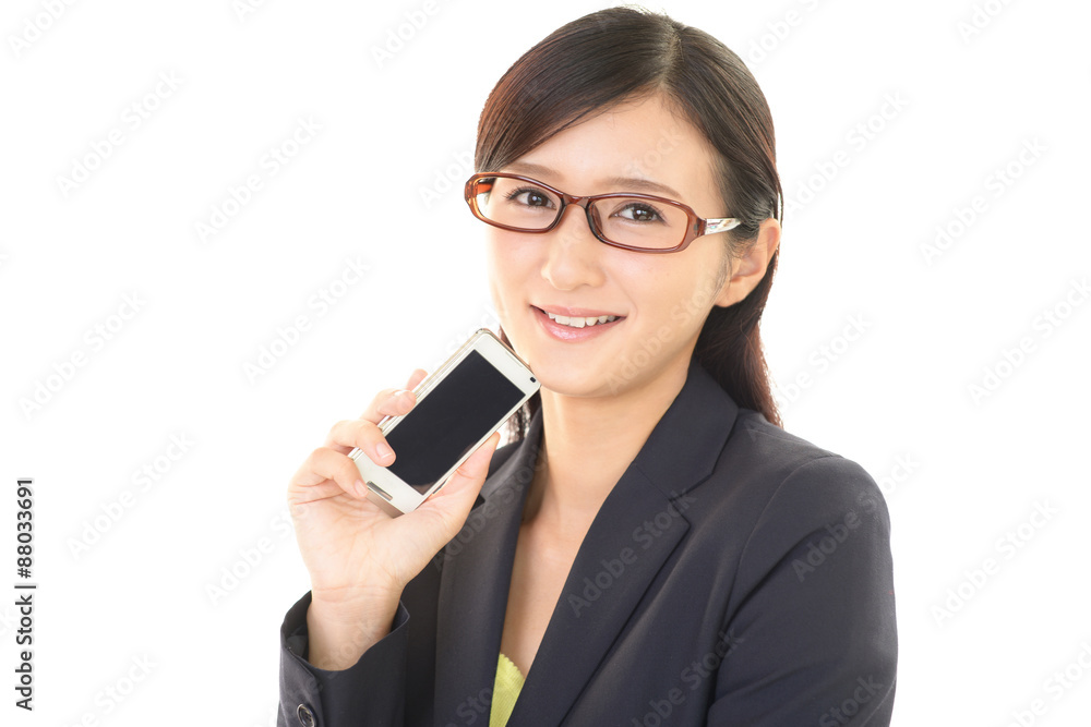 スマートフォンを持つビジネスウーマン
