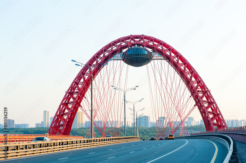 Obraz premium Zhivopisny suspension bridge