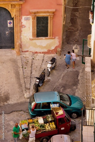 Fruttivendolo in piazzetta