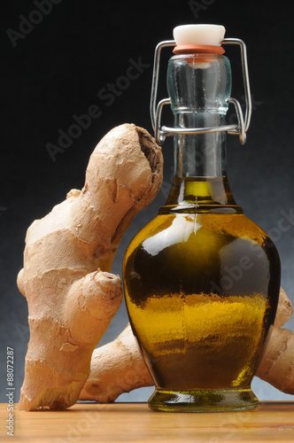 Ginger oil Aceite de jengibre Olio di zenzero Ingweröl Huile de gingembre имбирное масло Vaj xhenxhefil น้ำมันขิง Ola ginger Inkivääri öljy Ingver olje Zingiber officinale زيت الزنجبيل