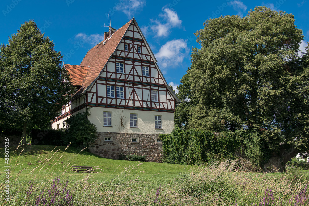 Obraz premium Rathaus in Gieselwerder an der Weser