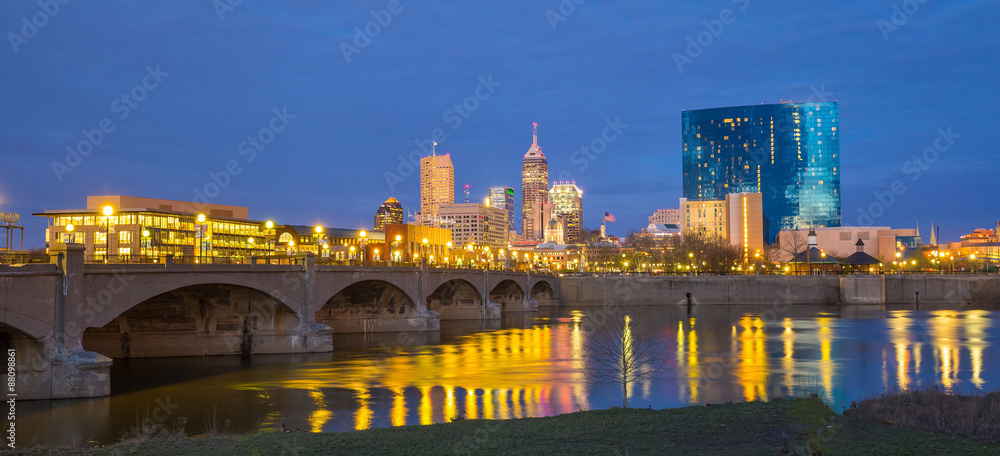 Fototapeta premium Indianapolis skyline and the White River