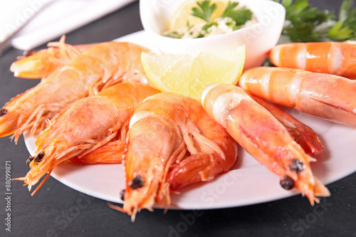 fresh shrimp and sauce