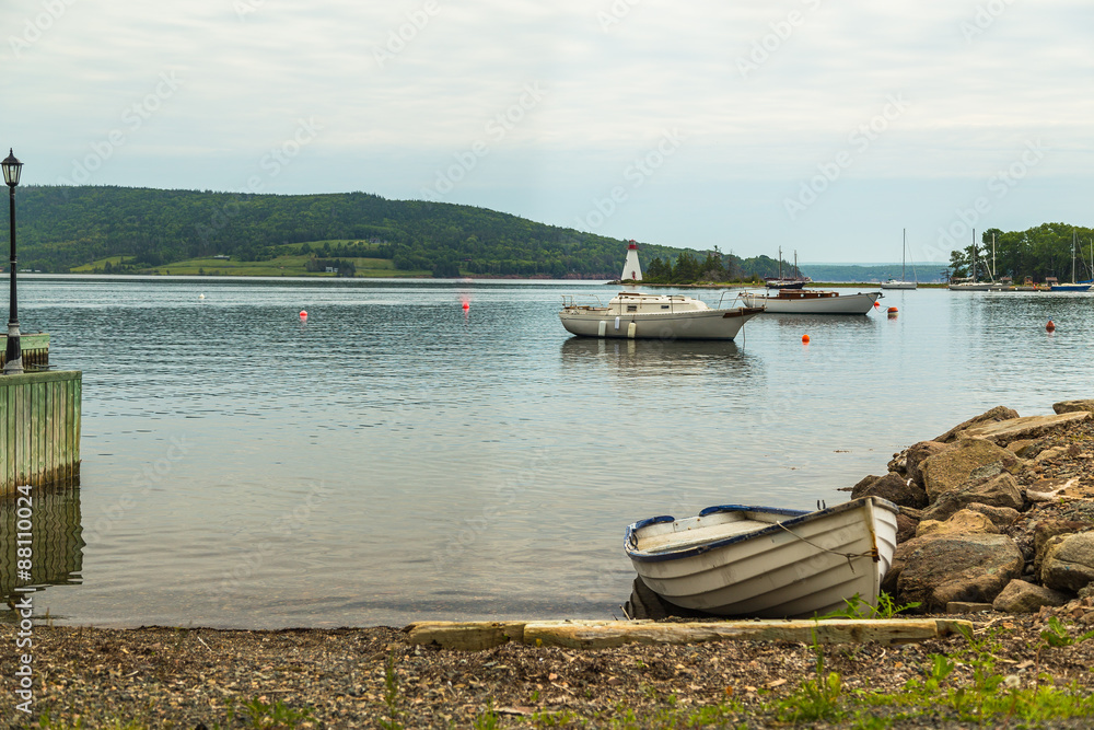 Obraz premium Boats at the Baddeck Waterfront