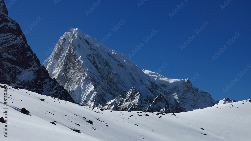 Peak of Cholatse, scene on the Cho La mountain pass trek