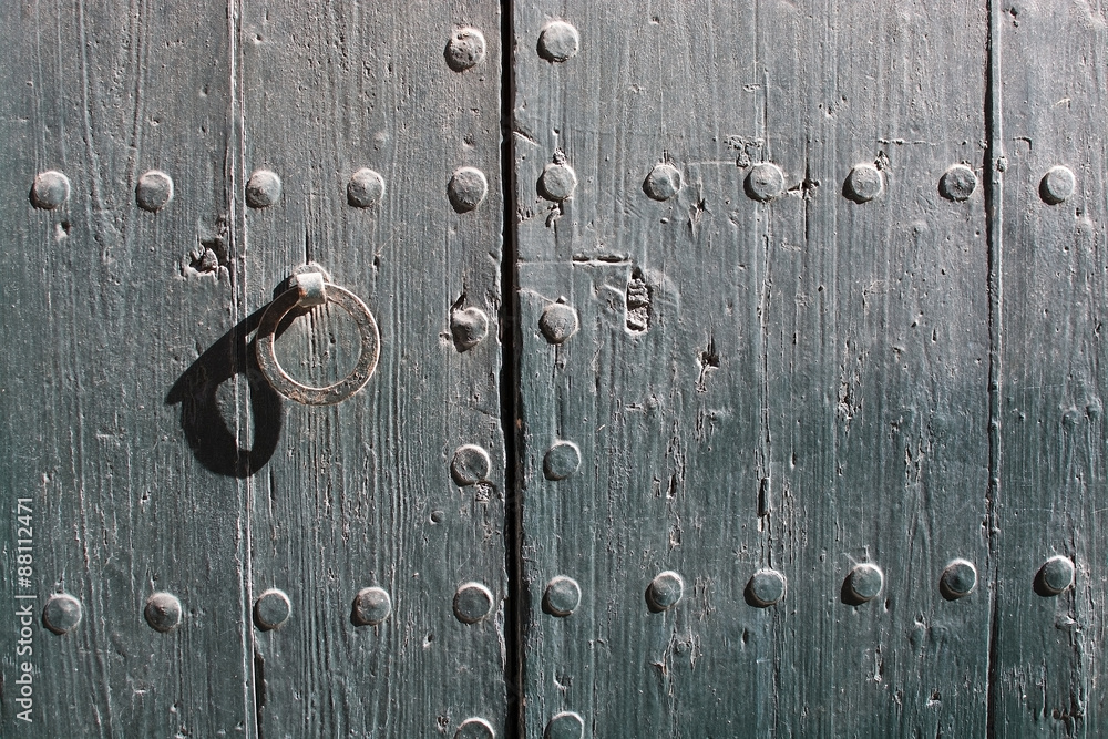 Fototapeta premium Wooden door with rusty iron lock