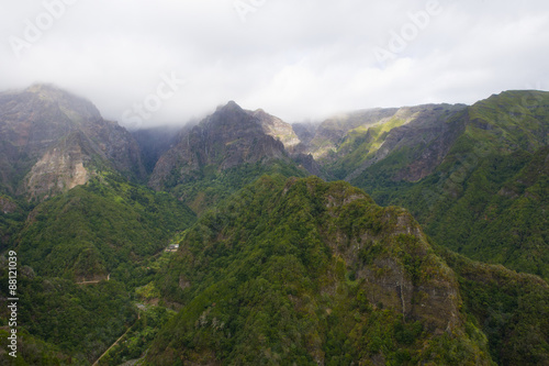 Vistas de las montañas en Madeira © alberiam