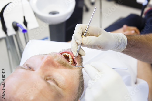 Obraz na płótnie Patient in dental office on regular checkup w salonie