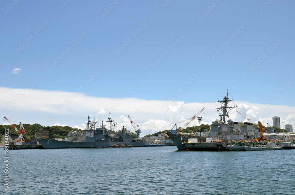 USS McCampbell（DDG-85） and USS Shiloh (CG-67) in Yokosuka port