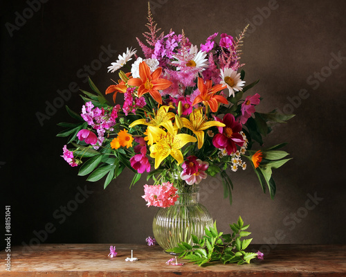 Wallpaper Mural Букет из садовых цветов в кувшине Torontodigital.ca