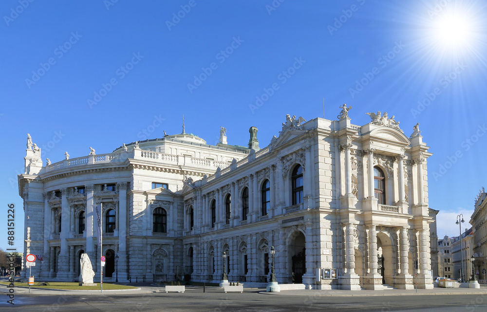 Burgtheater im Sonnenlicht, Wien