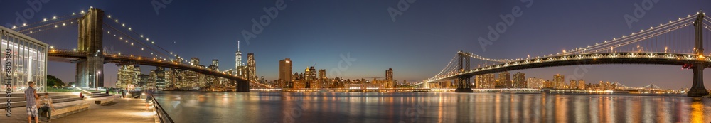 Panoramic View Manhattan Bridge, Brooklyn Bridge and Manhattan Skyline at night - obrazy, fototapety, plakaty 