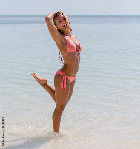 Cuadro en lienzo Sexy Bikini Girl at the Beach