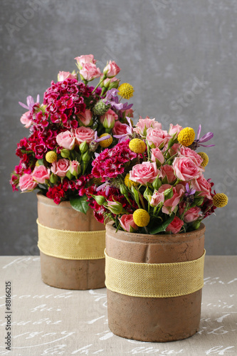 Fototapeta Naklejka Na Ścianę i Meble -  Romantic floral arrangement with roses and carnations