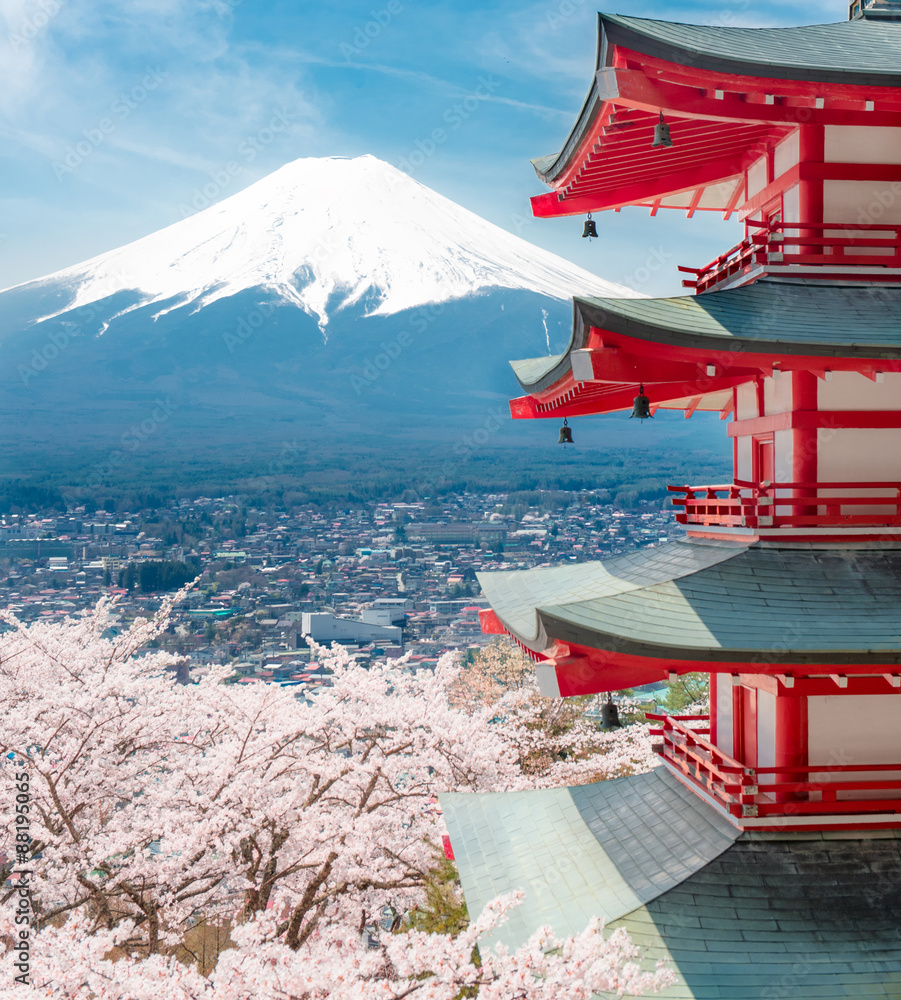 Fototapeta premium Pagoda Chureito, tło to góra Fuji w Japonii