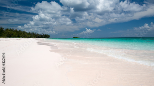 Fototapeta Naklejka Na Ścianę i Meble -  Pink sand Beach, Harbour Island, Bahamas