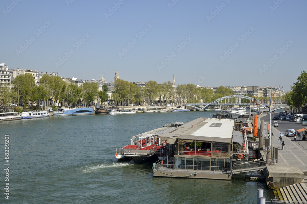 la seine, Pont de Iena, bateau mouche, péniche, Paris, France