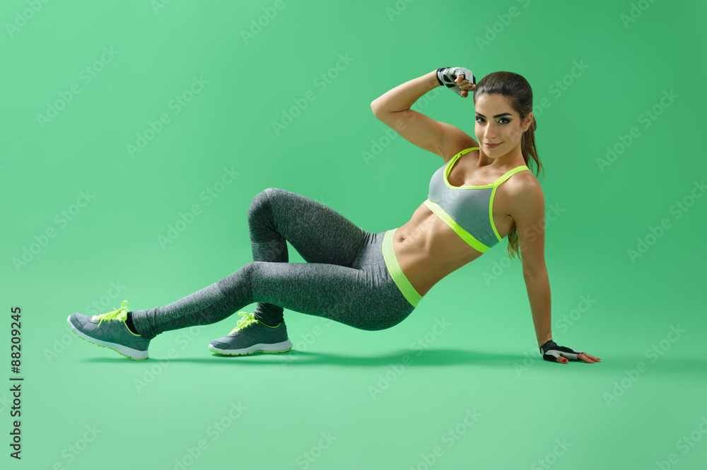 sportswoman performs the a partial squat with an emphasis on lef