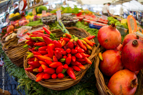 Gemüse und Obst auf dem Marktstand Piazza dei Fiori