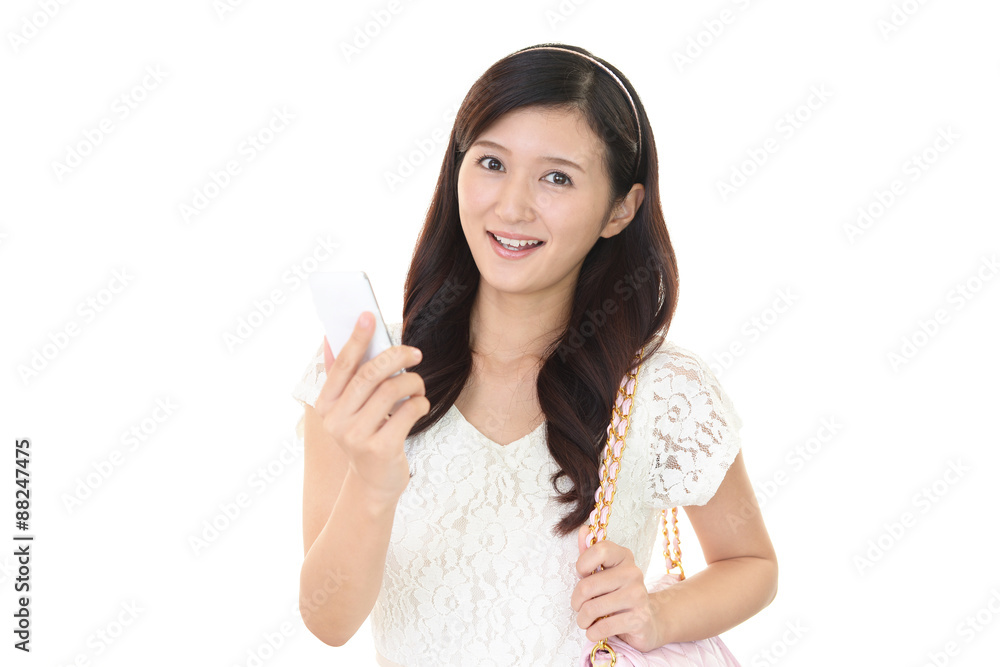 スマートフォンを持つ女性