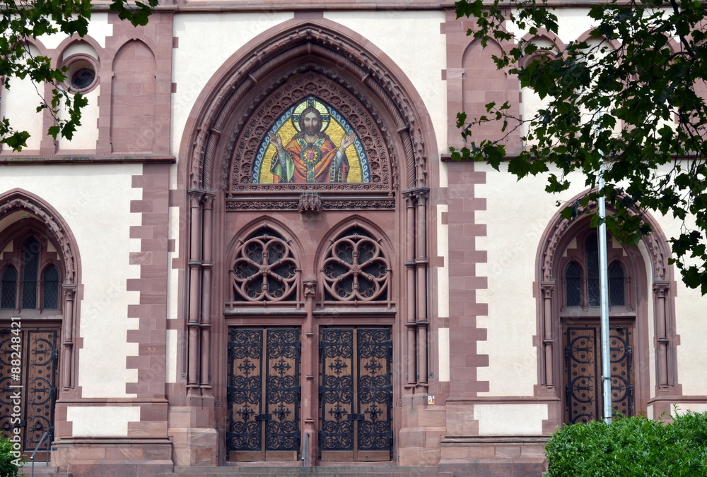 Portal Herz-Jesu-Kirche in Freiburg