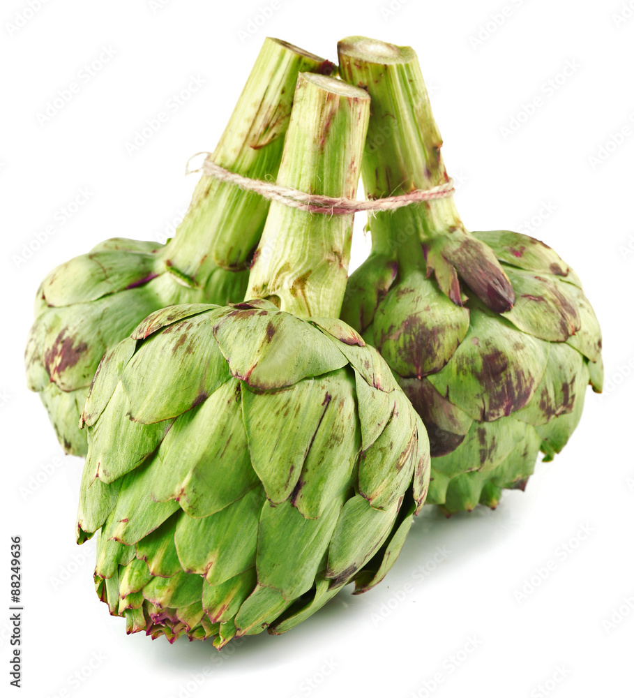 Obraz premium Artichokes isolated on white