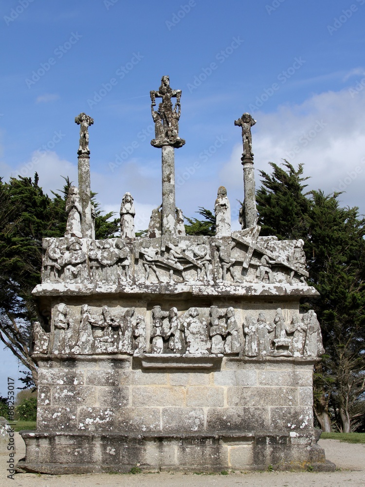 Fototapeta premium chapelle et calvaire de notre-dame de Tronoën,bretagne