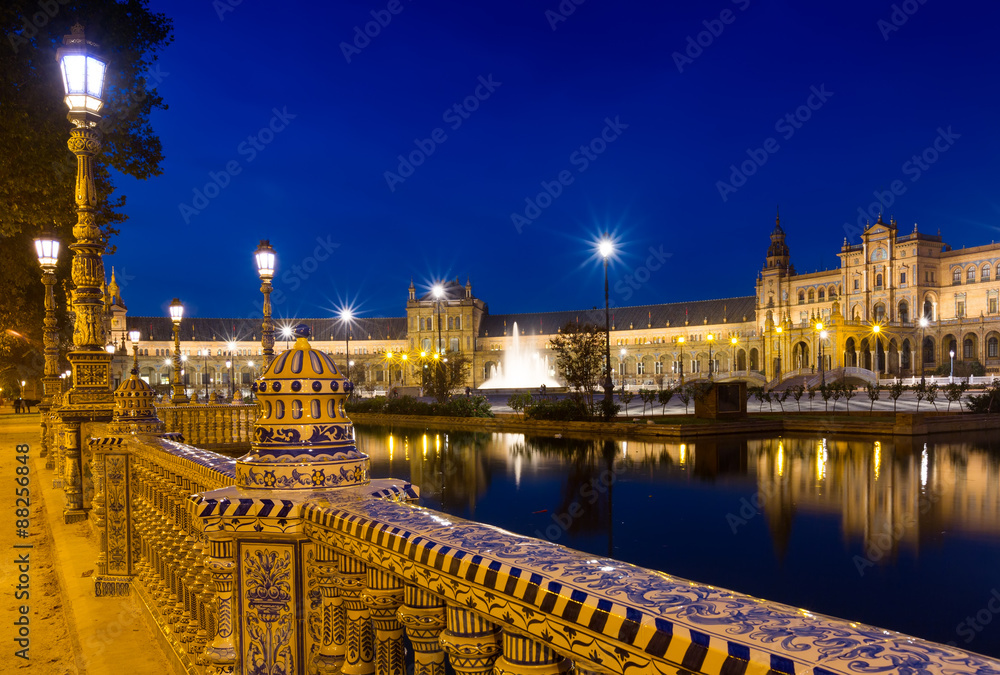 Fototapeta premium night view of Plaza de Espana with fence