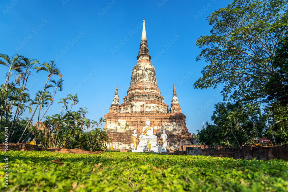 Fototapeta premium Wat yai chaimongkol