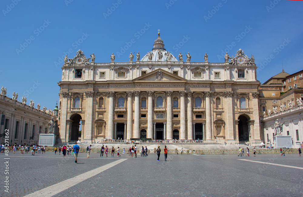 Saint Peter's Square with Basilica di San Pietro, Vatican, Rome, Italy