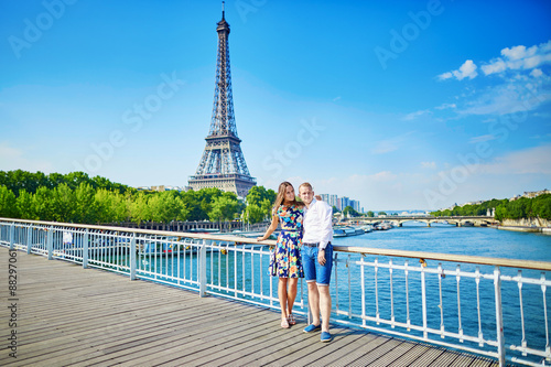 Young couple having a date in Paris, France © Ekaterina Pokrovsky