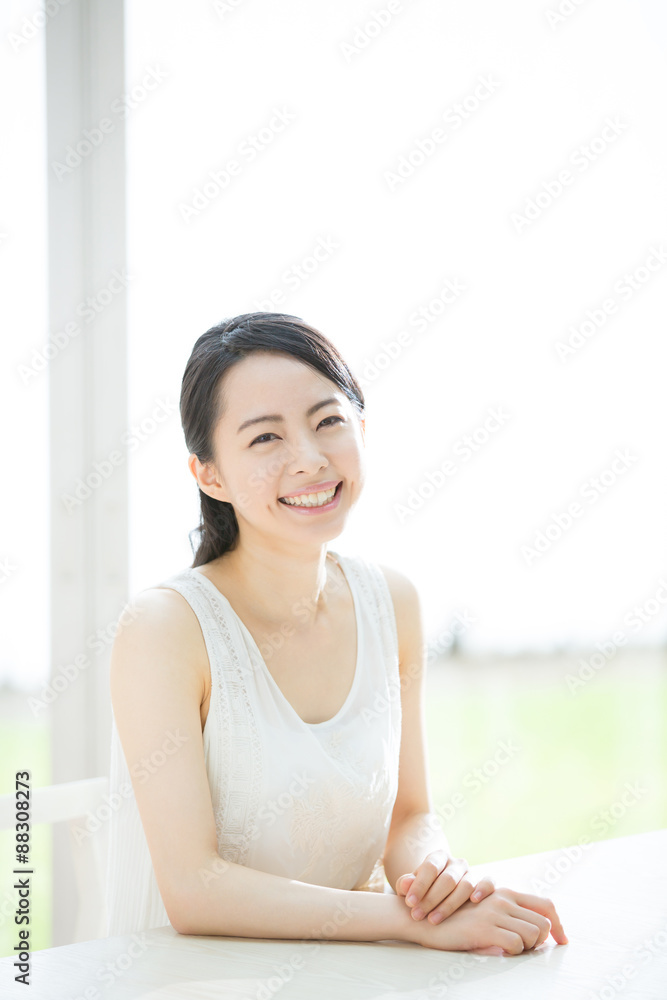 若い女性 若い女性