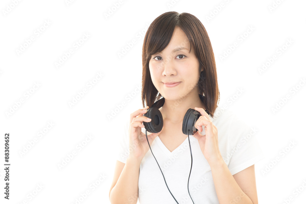 ヘッドフォンを持つ女性 ヘッドフォンを持つ女性