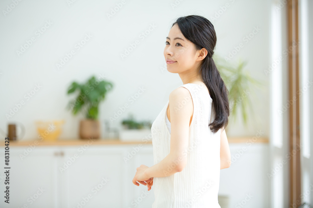若い女性 若い女性