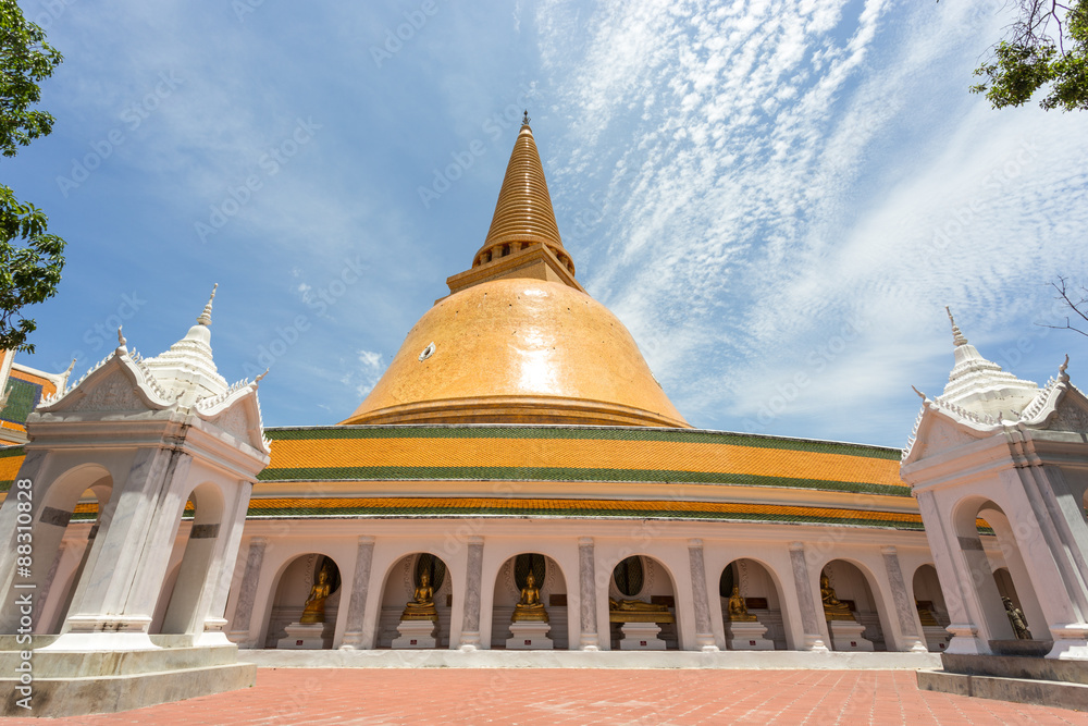 gold buddha temple