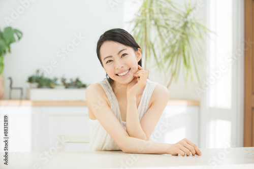 Free Download 若い女性 - GFXLoad
