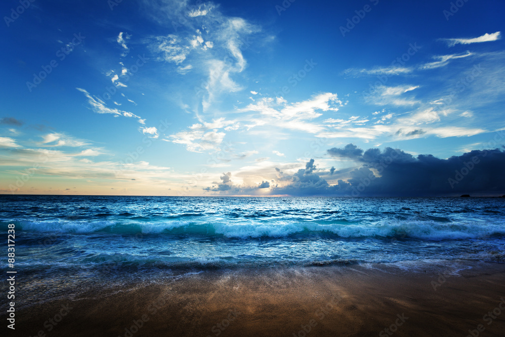 Obraz premium seychelles beach in sunset time