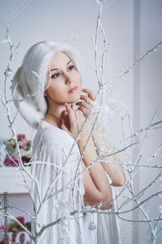 Canvas Print Beautiful white hair woman in fairy white dress