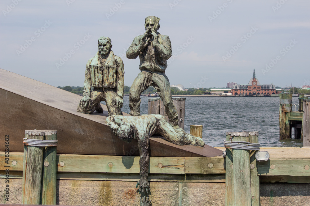 Fototapeta premium American Merchant Mariners' Memorial Battery Park Harbour Manhattan New York City